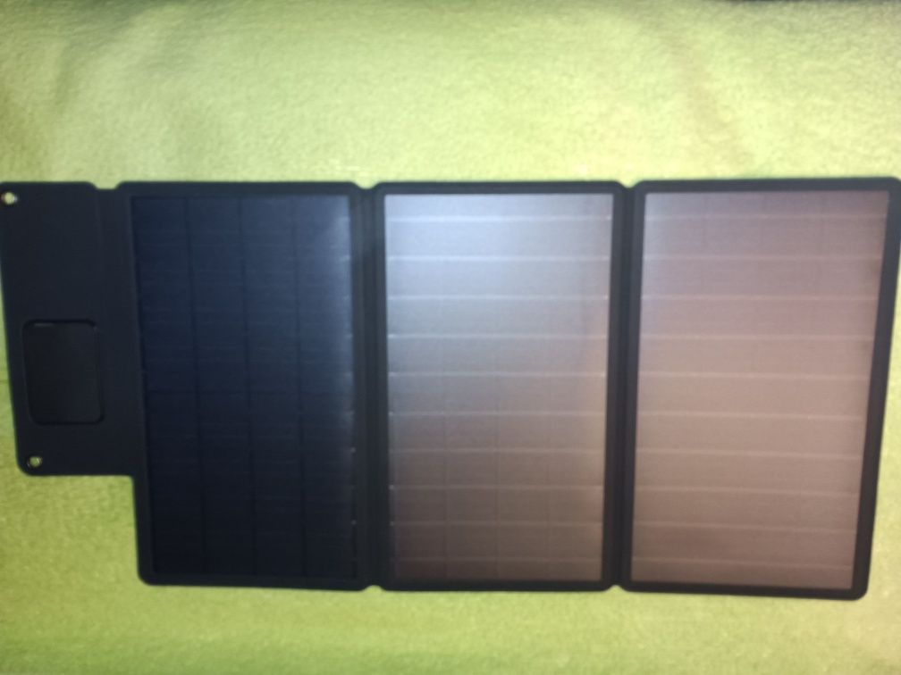 Продам сонячну панель Anker PowerSolar 24W 3-Port USB Solar Battery Ch
