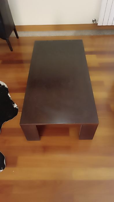Mesa de sala de estar em madeira