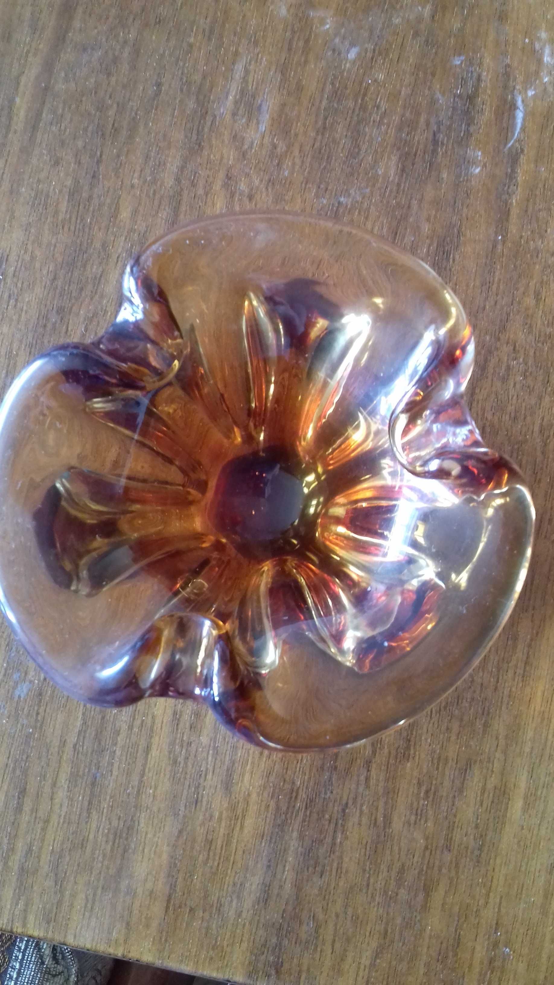ваза стеклянная цветная ручной работы (гутное стекло )