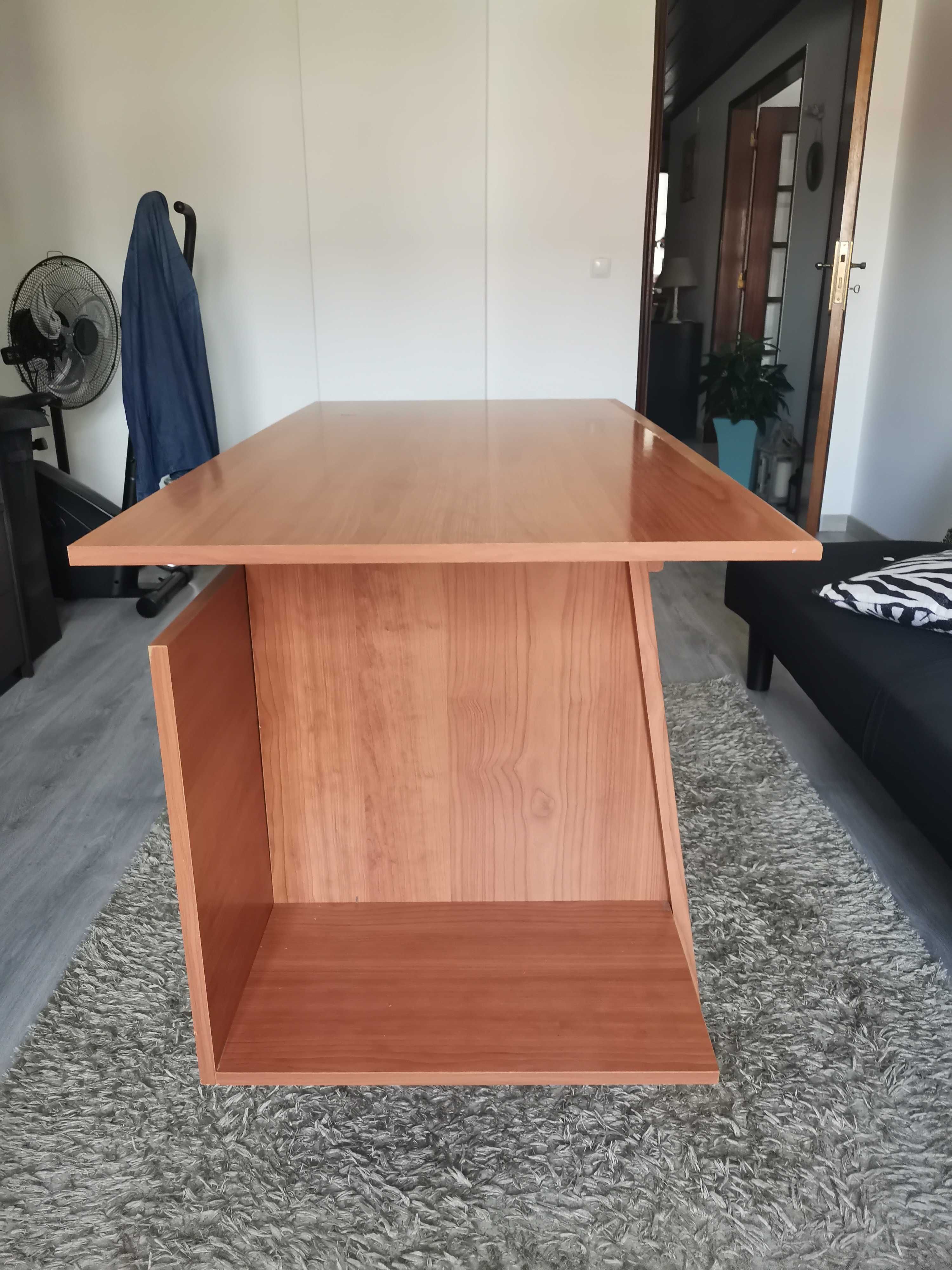 Secretária para computador