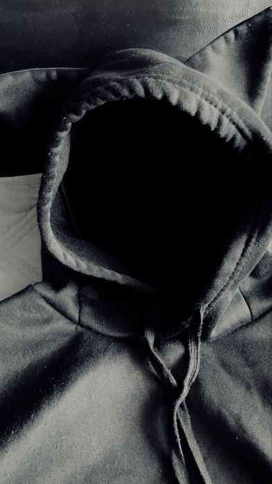 Bluza z kapturem z rogami - inna niz reszta