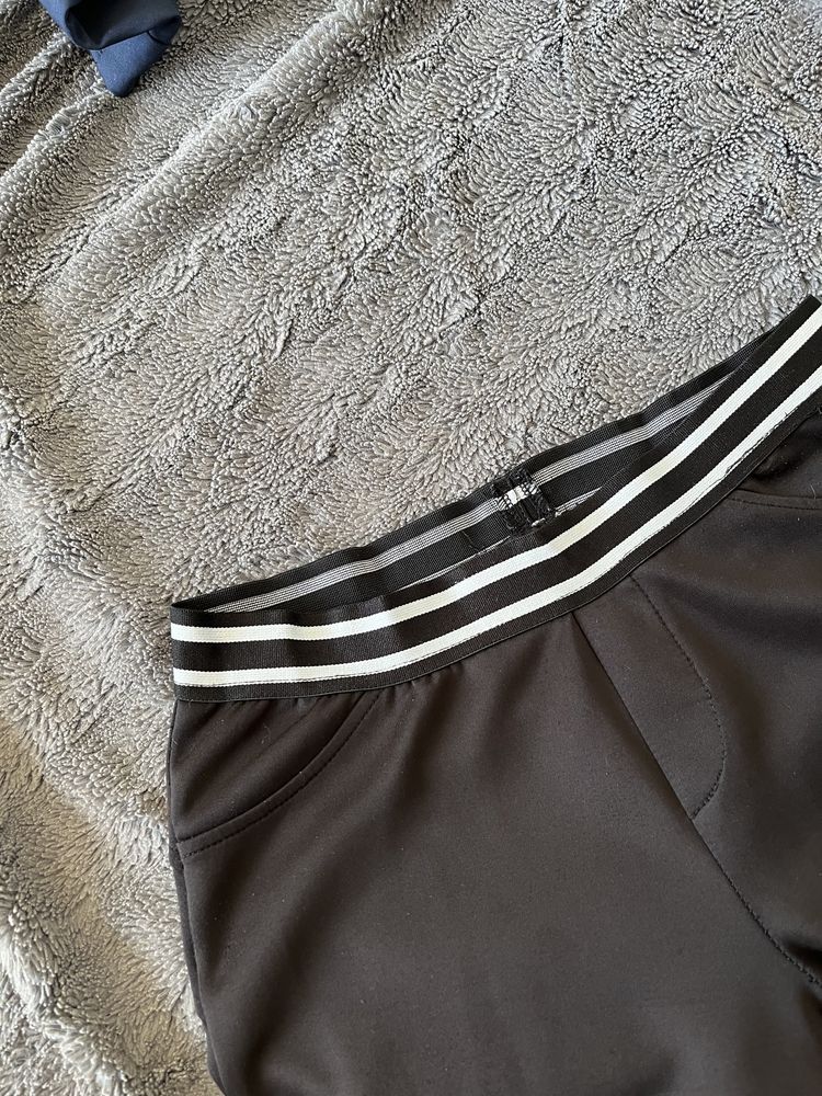 Czarne legginsy, M