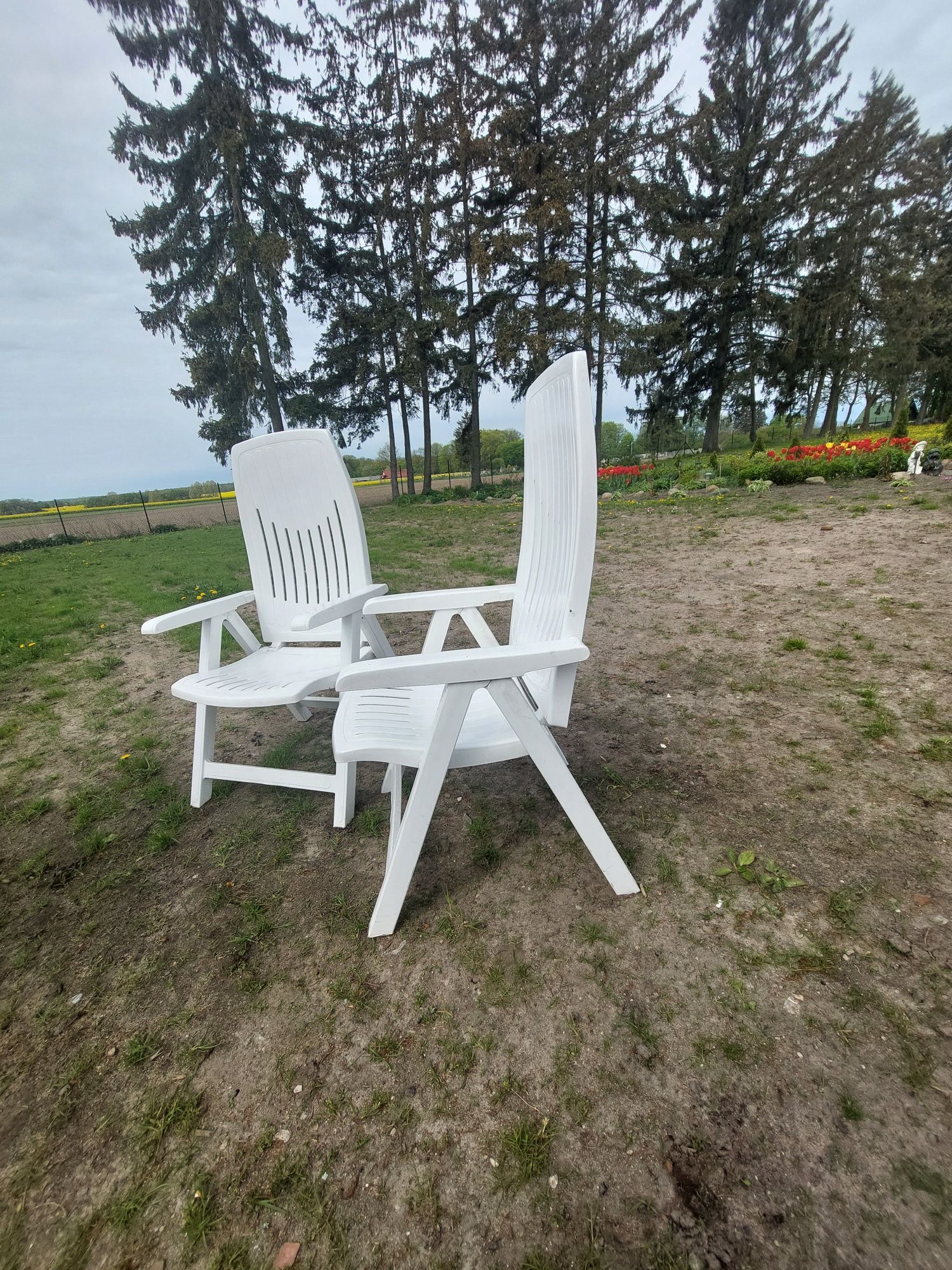 Krzesla leżaki ogród taras balkon