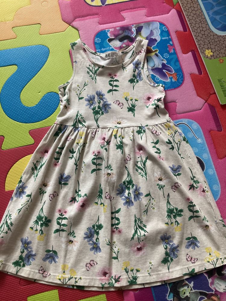 Sukienka na lato, na ramiączkach  H&M 110-116, beżowa w kwiaty