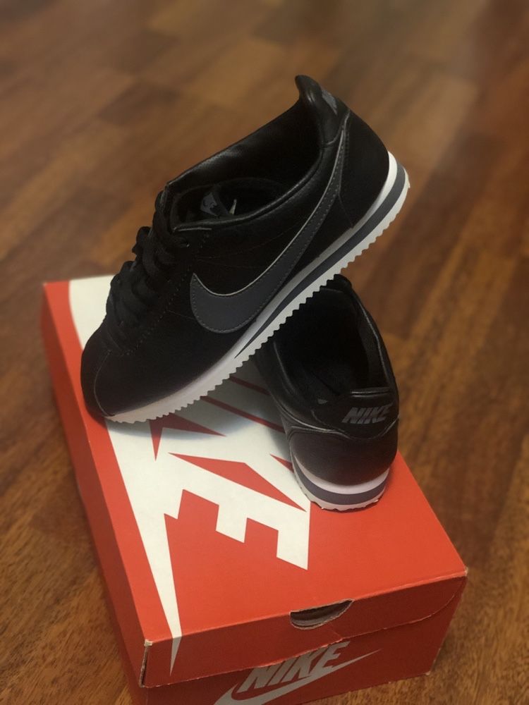 Кроссовки Nike cortez