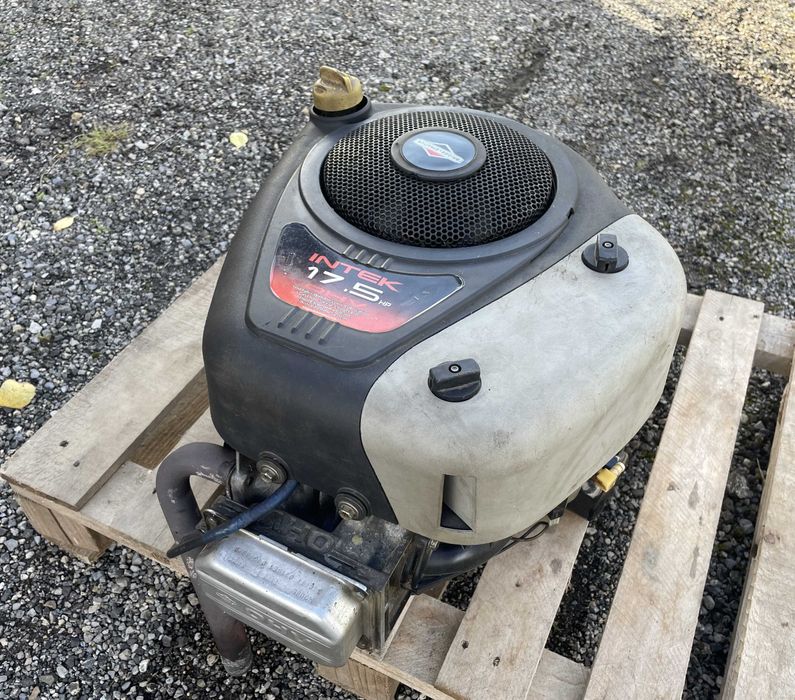 Traktorek kosiarka - silnik