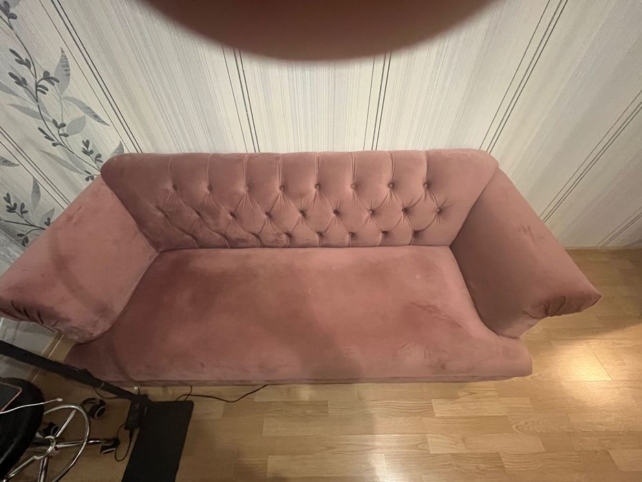 Sofa brudny róż welur