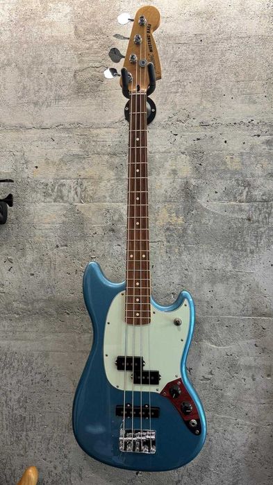 Viola Baixo - Fender Player II Mustang Bass RW AQB - Escala Curta