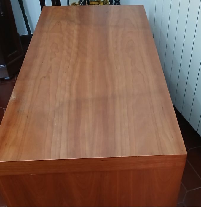 Mesa TV com rodas