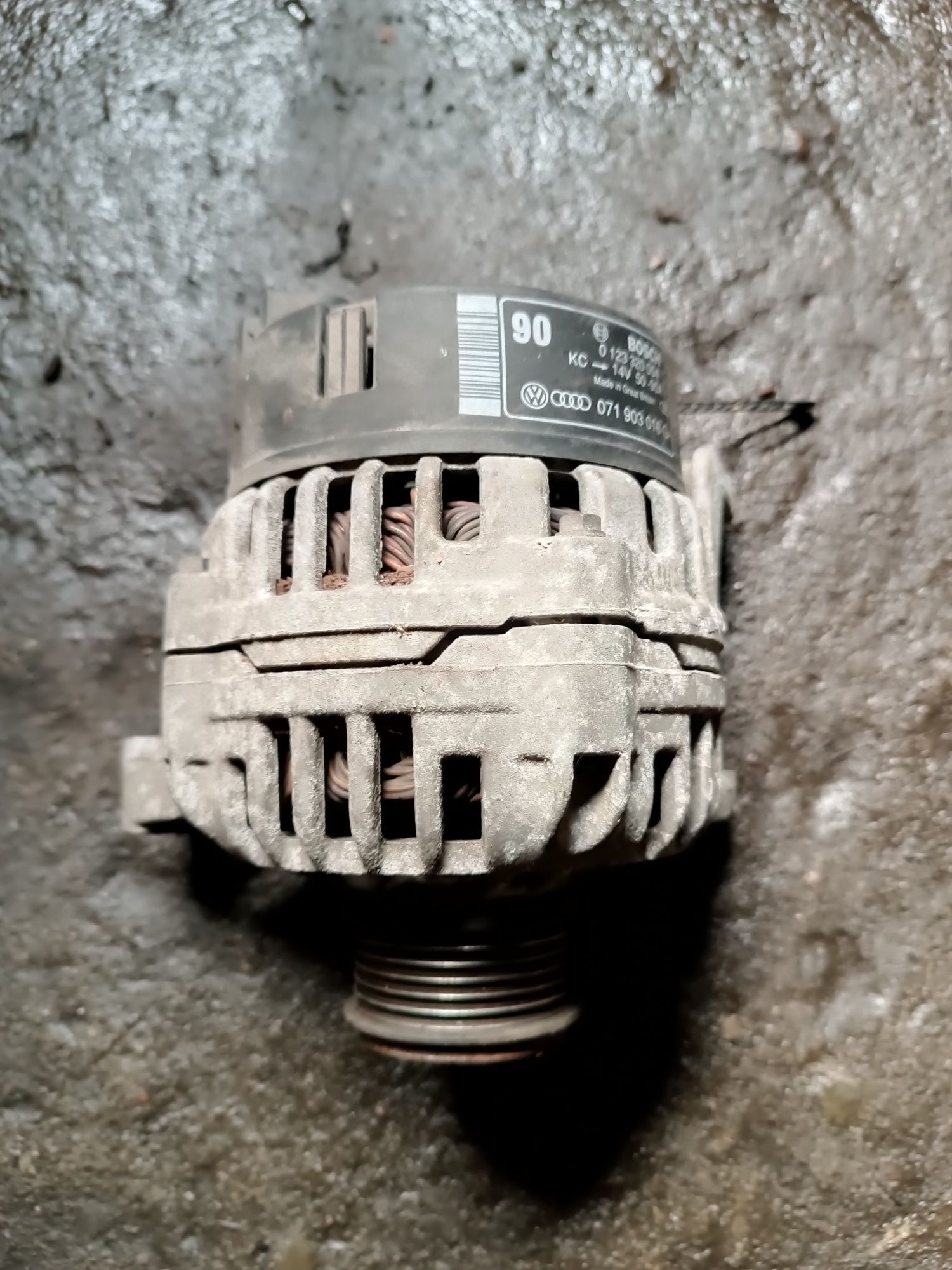 Alternator VW passat B5 2.3 v5 150km agz 071,903,016g