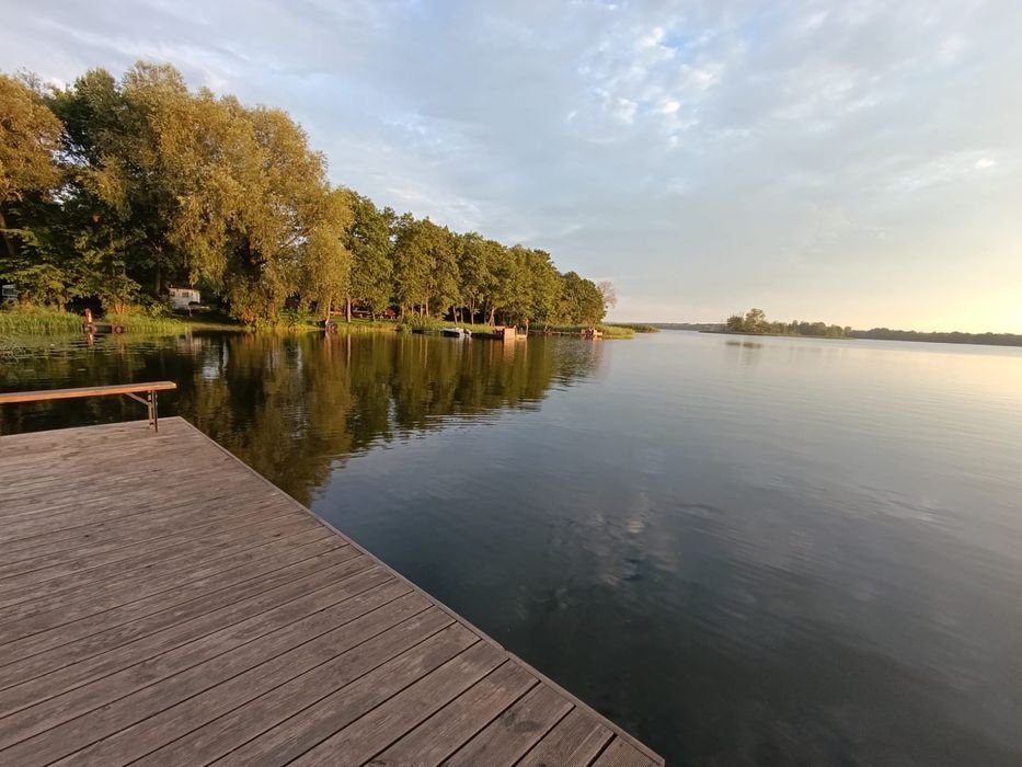 Komfortowy Domek 1 nad jeziorem Dadaj przy plaży z prywatnym pomostem