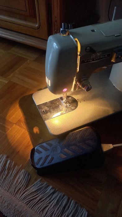 Maszy do szycia Victoria walizkowa