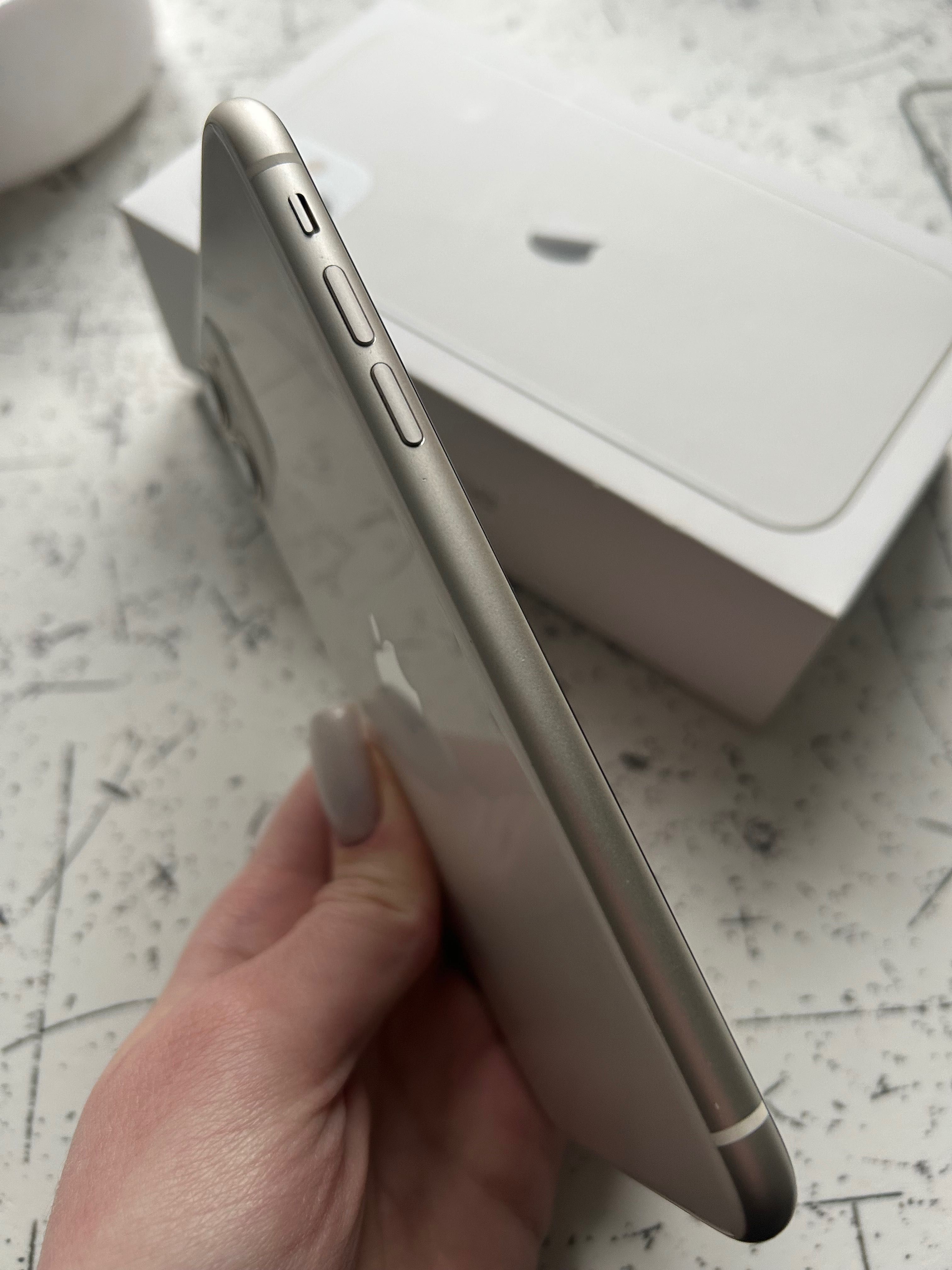 iPhone 11 128гігабайт