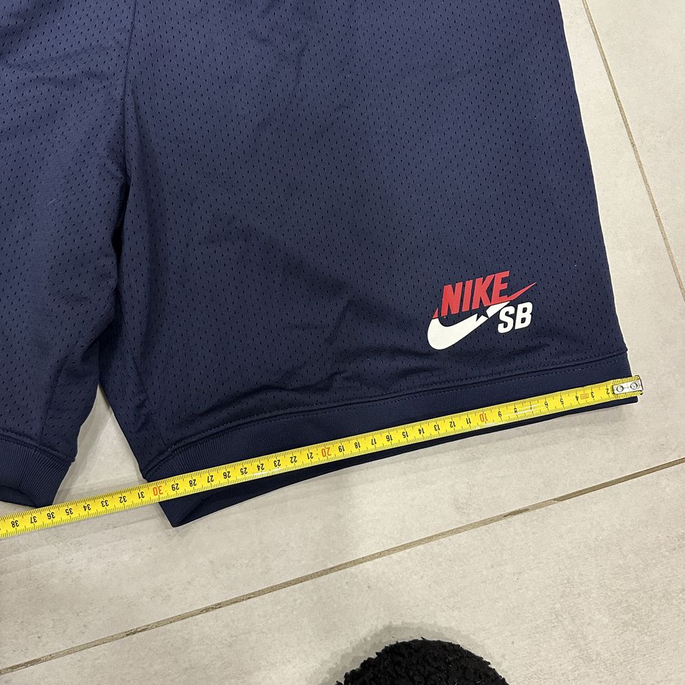 Оригінальні шорти Nike SB розмір L