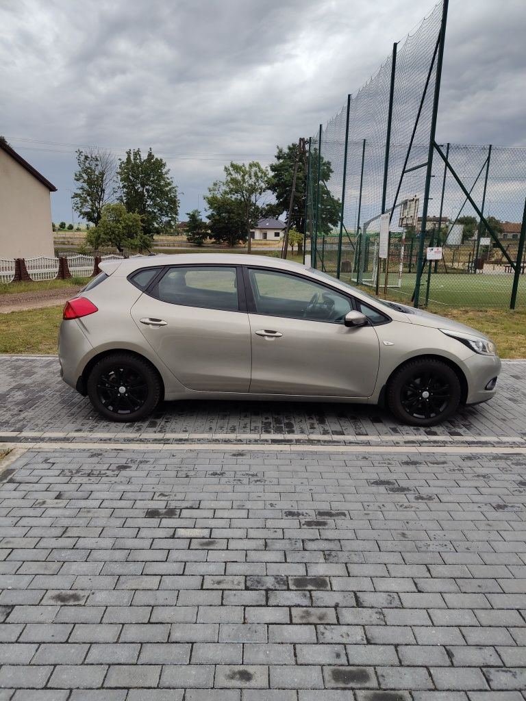 Kia cee'd 1.4 bezyna 2013 r 84 tys km..
