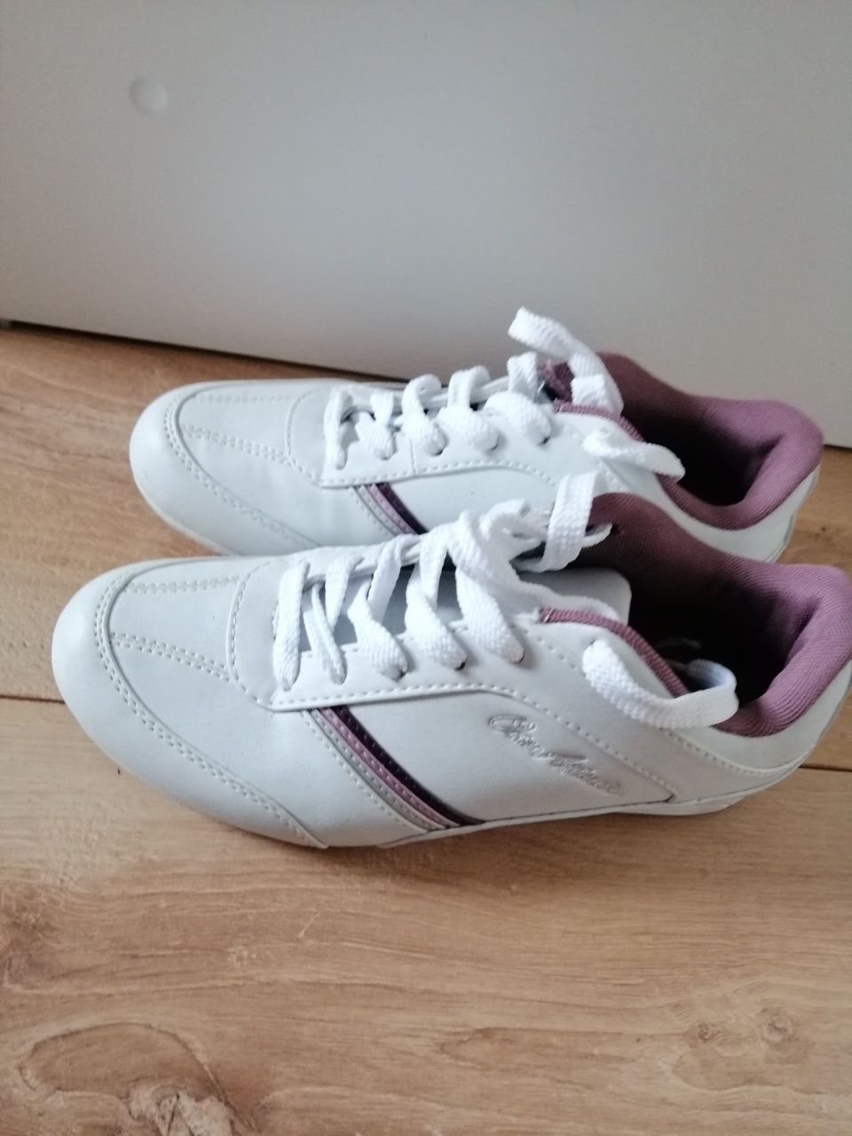 Buty sportowe damskie