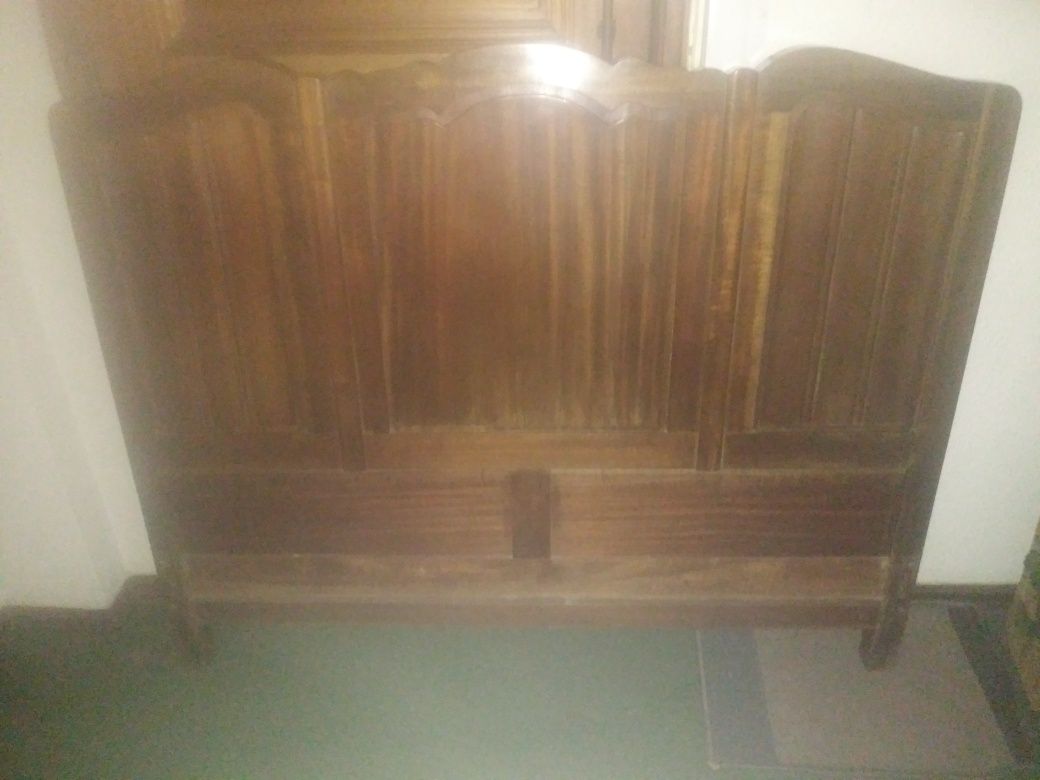 Vendo cama de casal com 2 mesinhas de cabeceira e 1 móvel bar