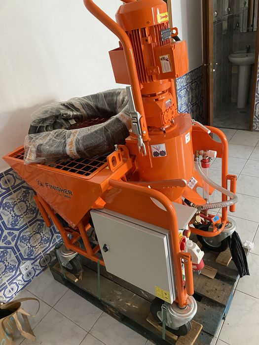 Alugamos máquina de estuque (reboco projetado)  40€Dia