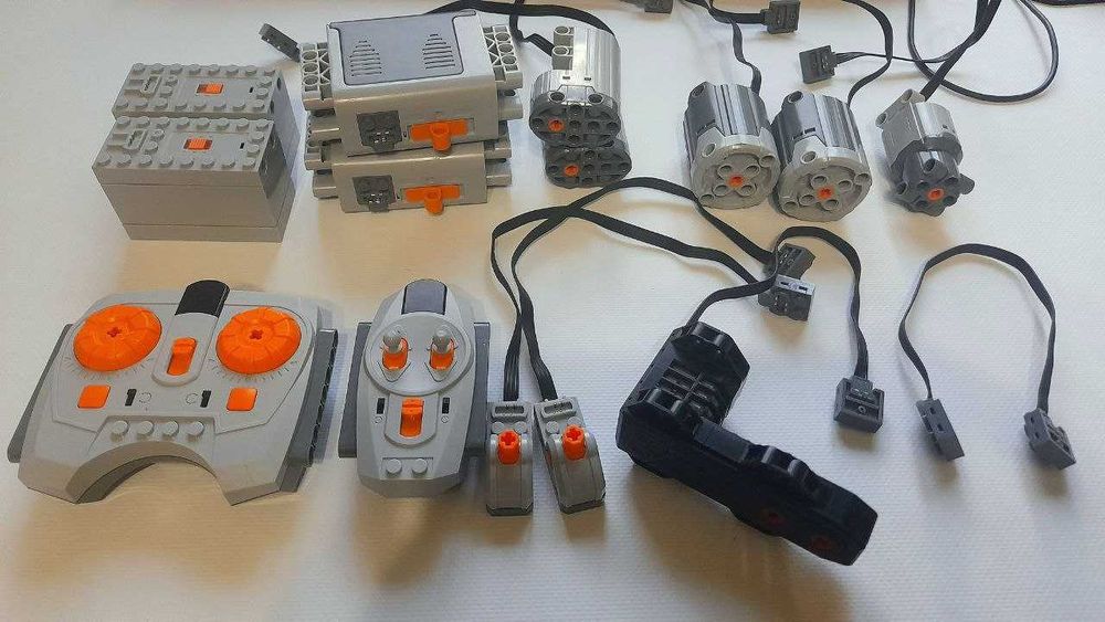 Lego TECHNIC Power Functions - мотори, ІЧ-пульти, батарейні блоки