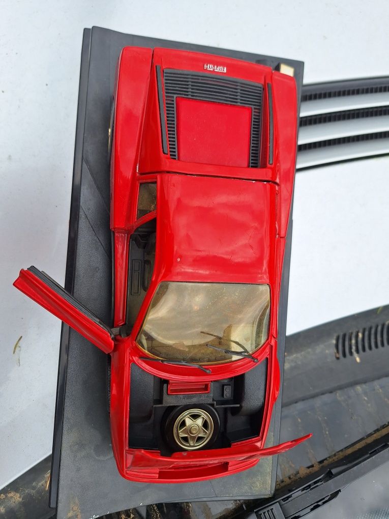 Kolekcjonerski samochód Ferrari testarossa