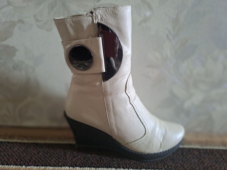 Взуття жіноче гарний стан