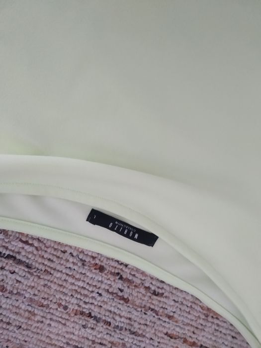 Bluzeczką na jedno ramię Mohito