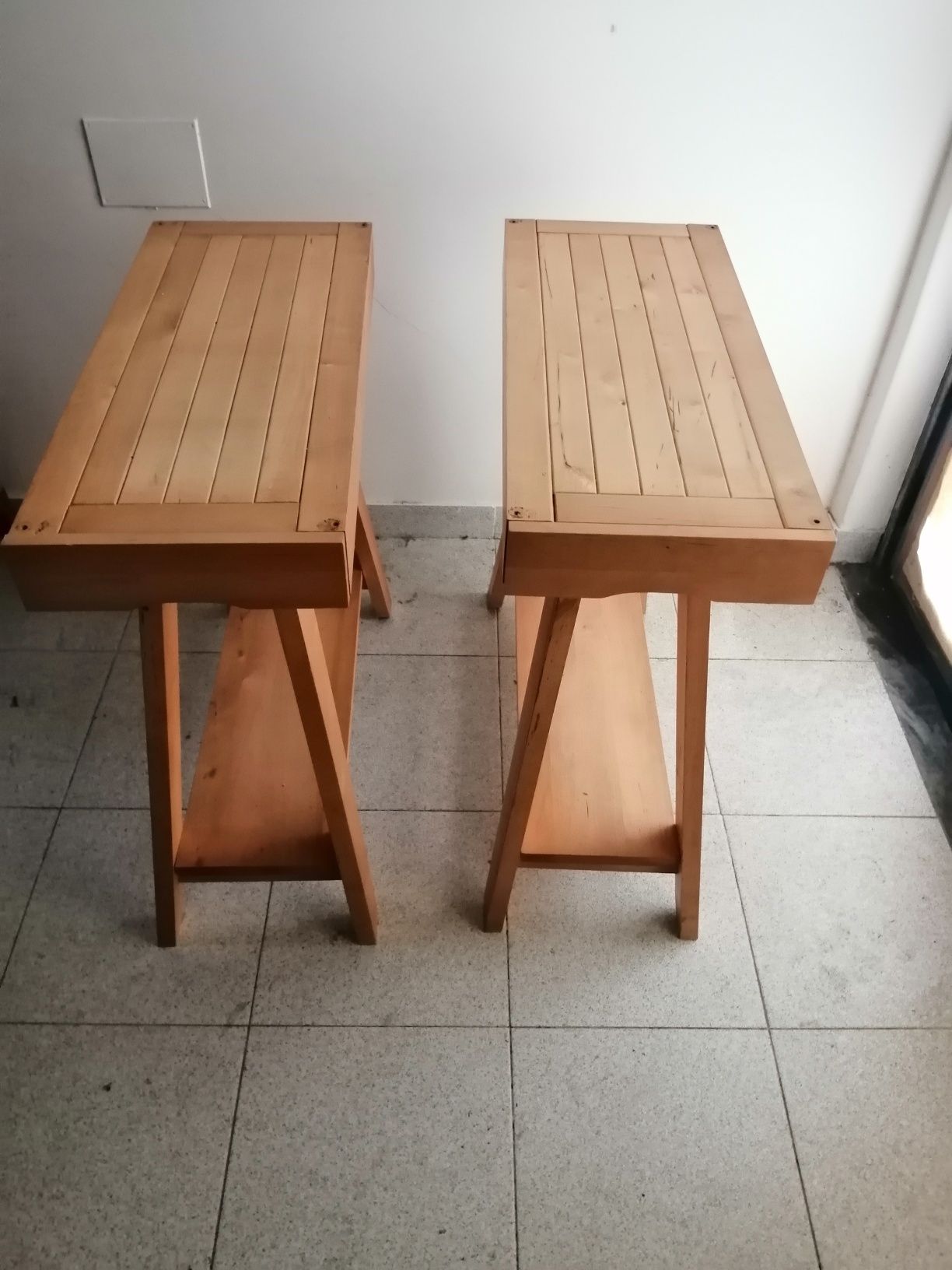 Estirador Secretária com tampo de vidro.