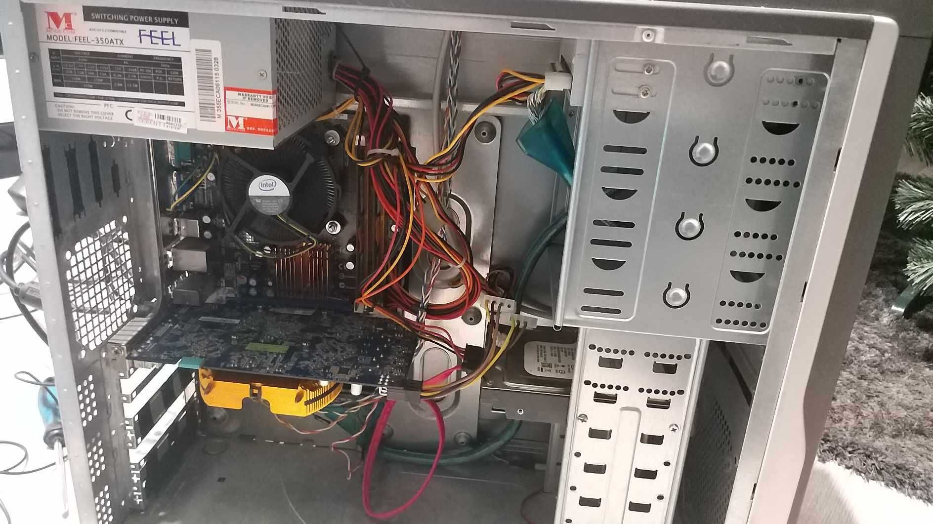 Zestaw komputer monitor PC C2D 8800 GT 4 GB RAM klawiatura mysz