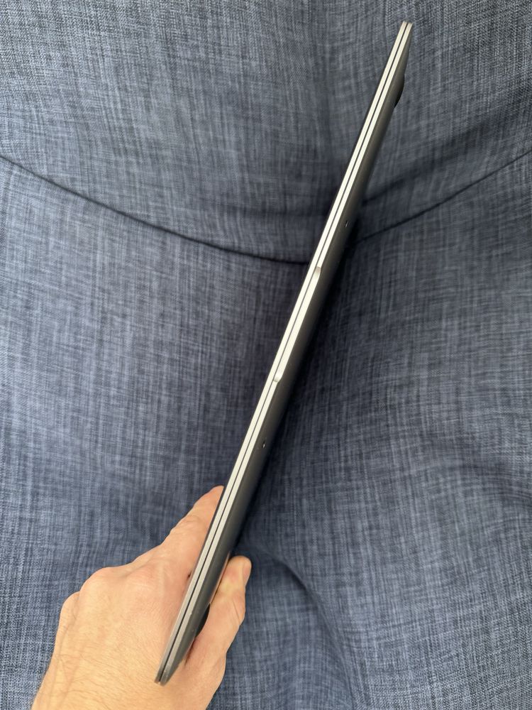 Macbook Air 13 2019 ( i5 1.6/2.9 Ghz ,8 gb Ram, 128 ssd )