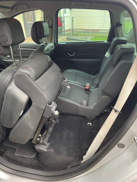 Автомобіль Renault Megane Scenic