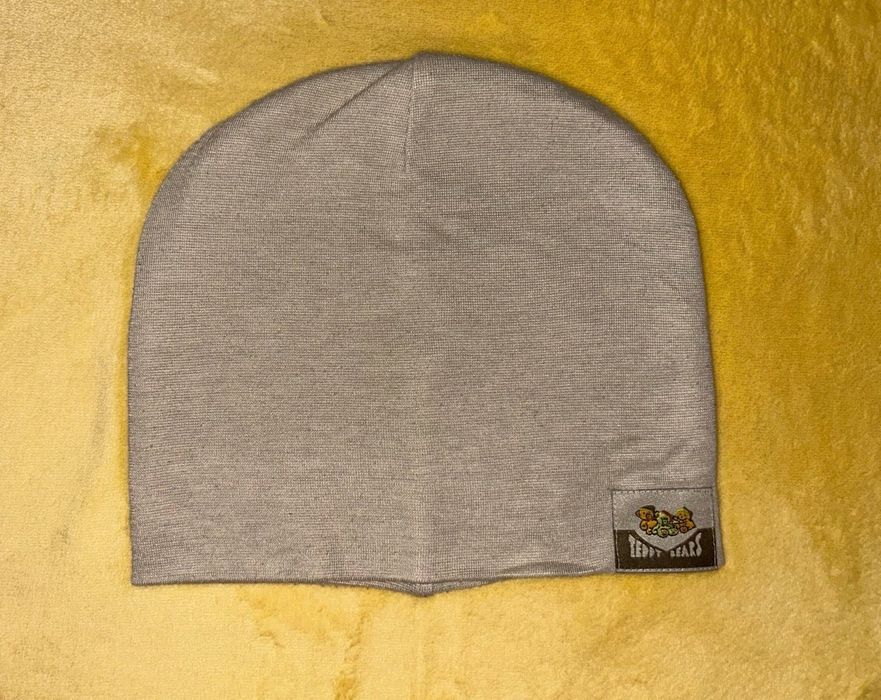 Шапка тоненька дитяча.