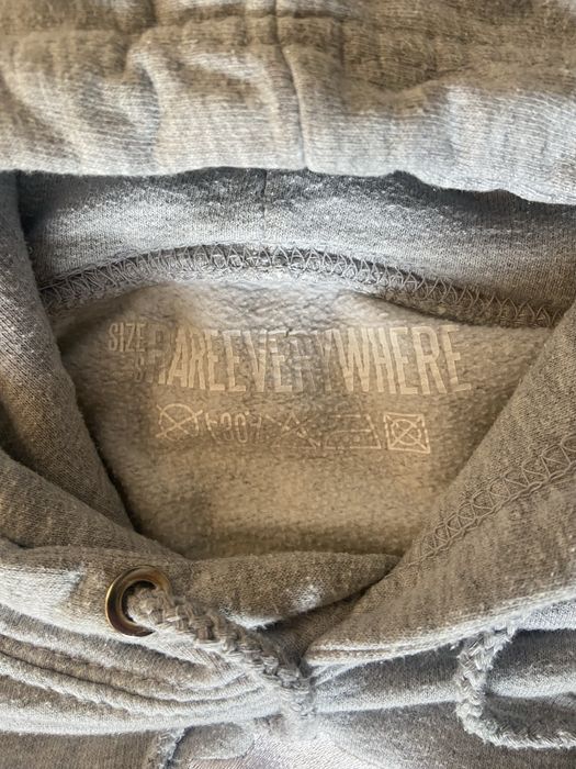 Szara bluza z kapturem z pistoletem Rareeverywhere Uzi