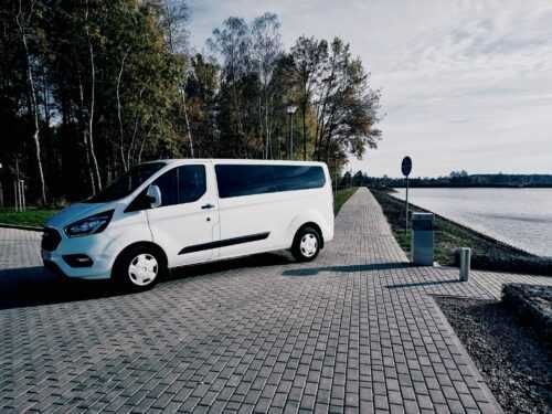 Wynajem nowych i komfortowych busów 9-osobowych: FORD Transit Custom