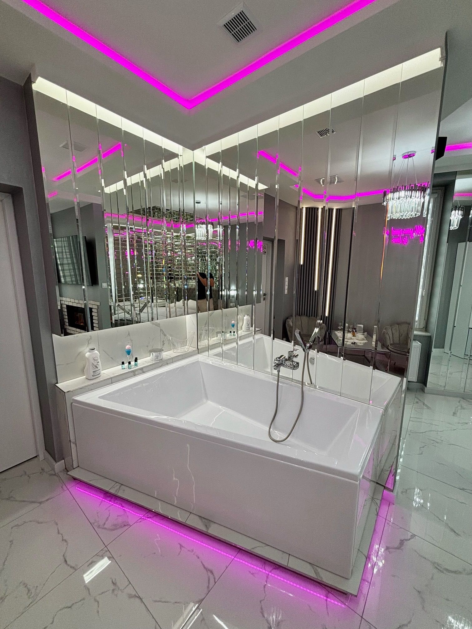 Apartament "Prezydencki Deluxe" Centrum dużą wanną dla Dwojga Gniezno