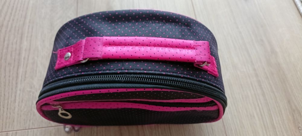 Elegancka kosmetyczka kuferek