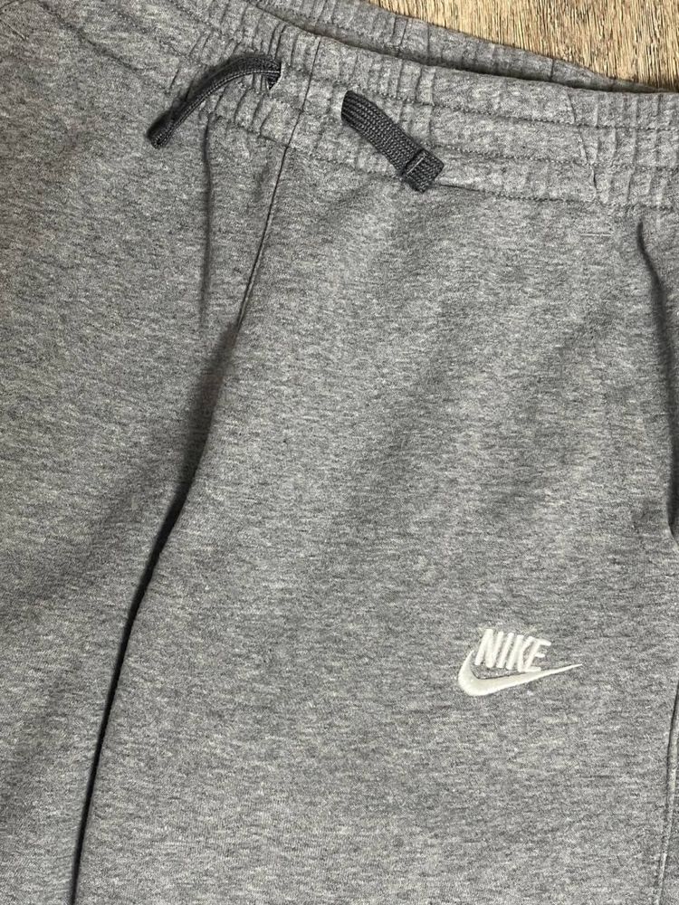 Nike спортивные штаны серые