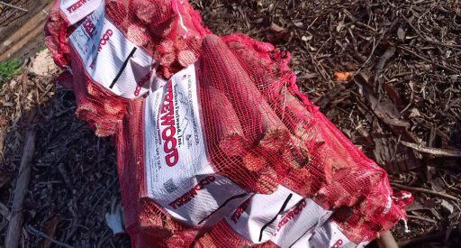 Vendo lenha a saco etc