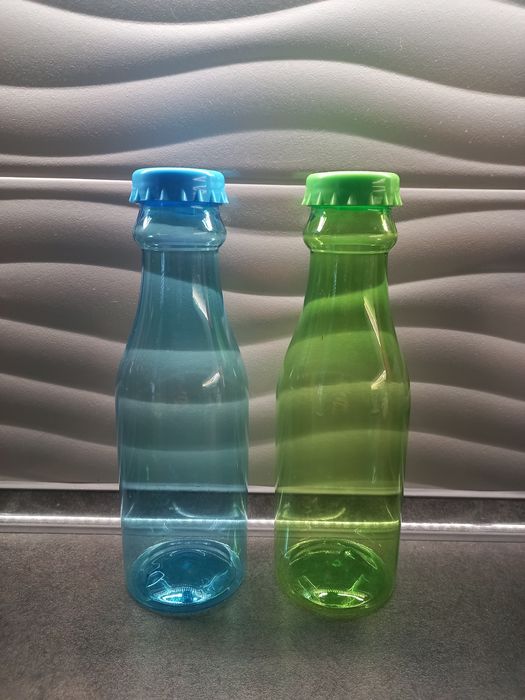 2 butelki plastikowe na zimne napoje