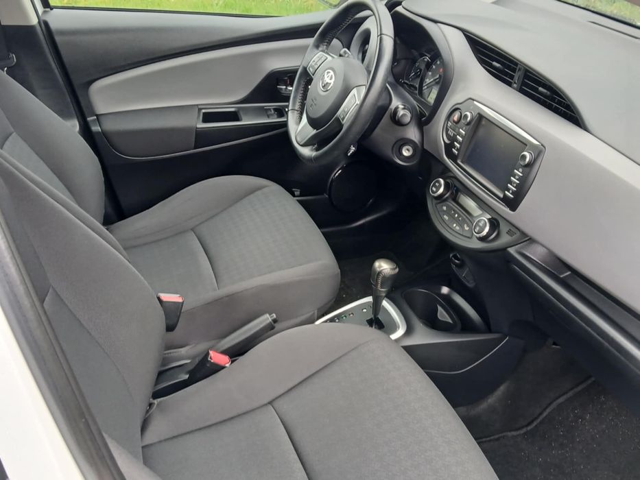 Toyota Yaris 1,5 HYBRID automat 5 drzwi niski przebieg serwisowana