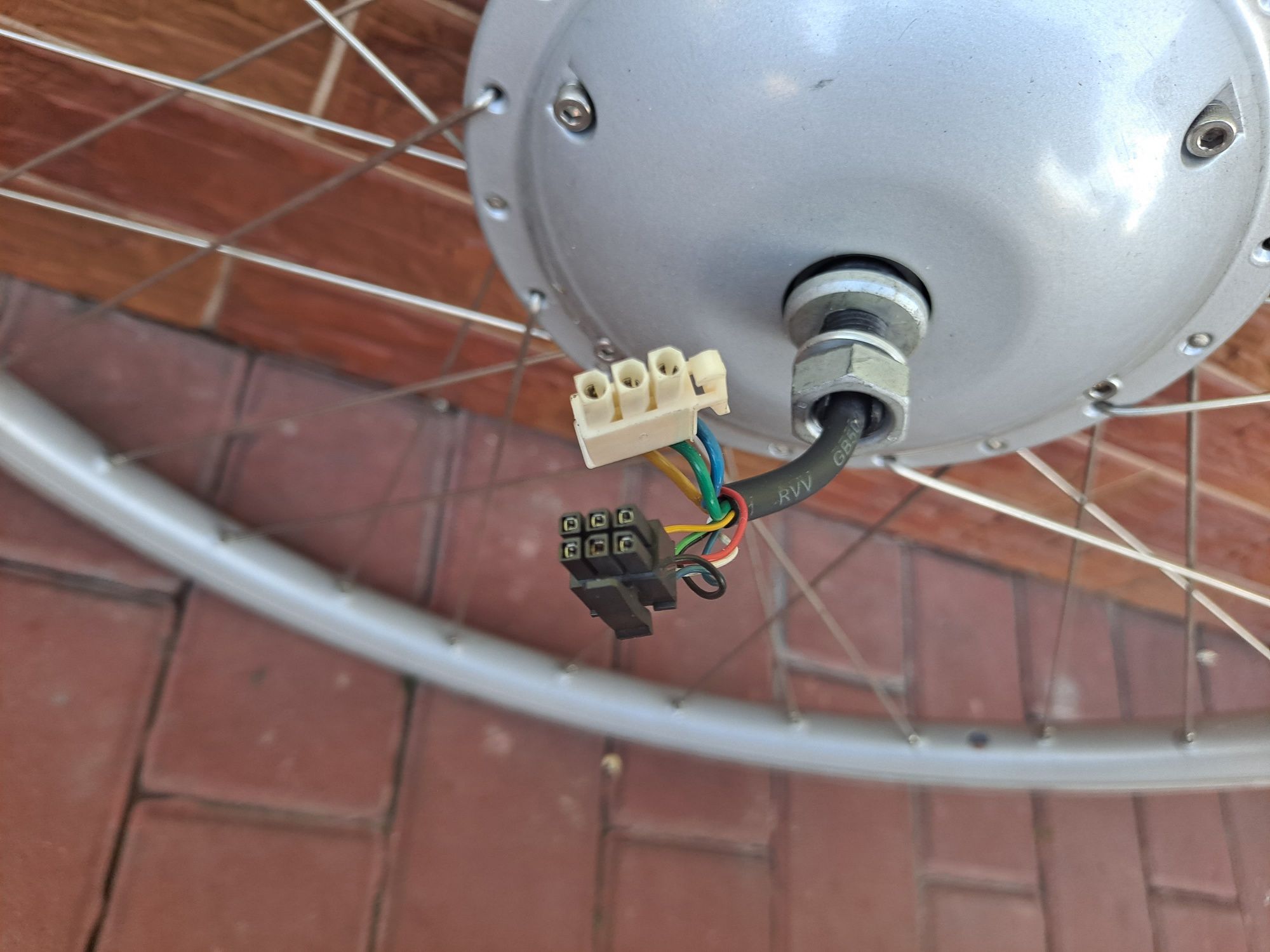 Kolo z silnikiem do roweru elektrycznego