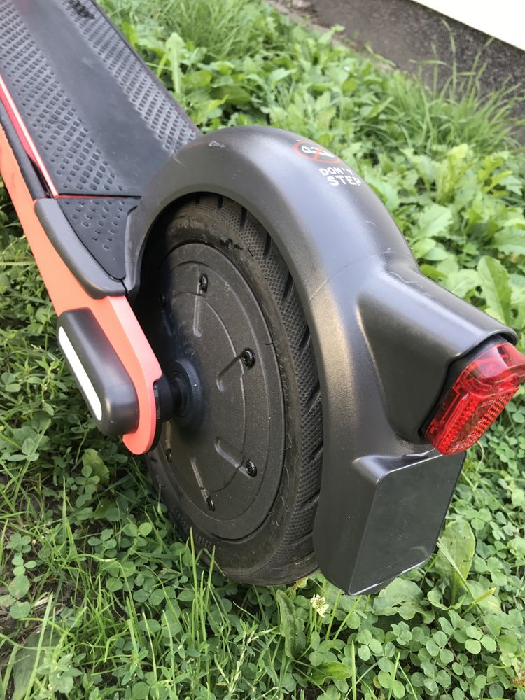 Електросамокат VOI Segway Ninebot Max Plus