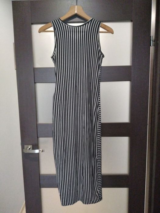 Czarna sukienka w pasy rozm. 36 S