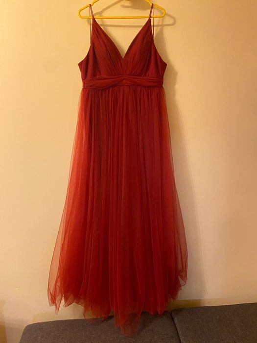 Bordowa długa sukienka na wesele studniówkę