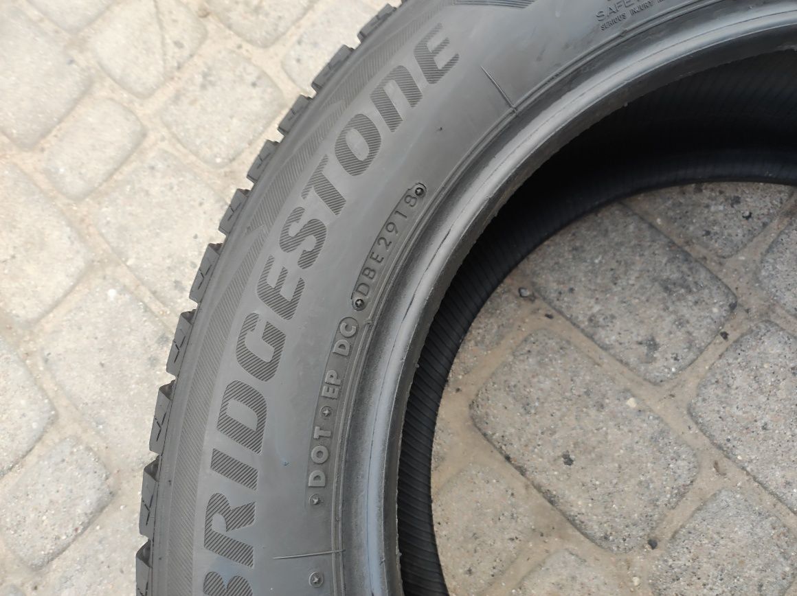 235.60.18 Dwie opony zimowe Bridgestone Blizzak DM-V2