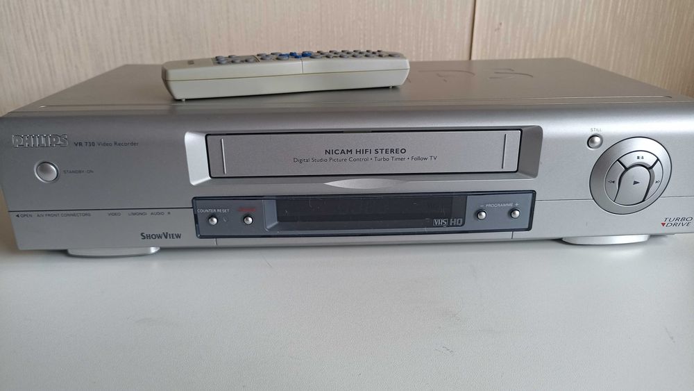 HI-FI Stereo відеомагнітофон Philips VR730
