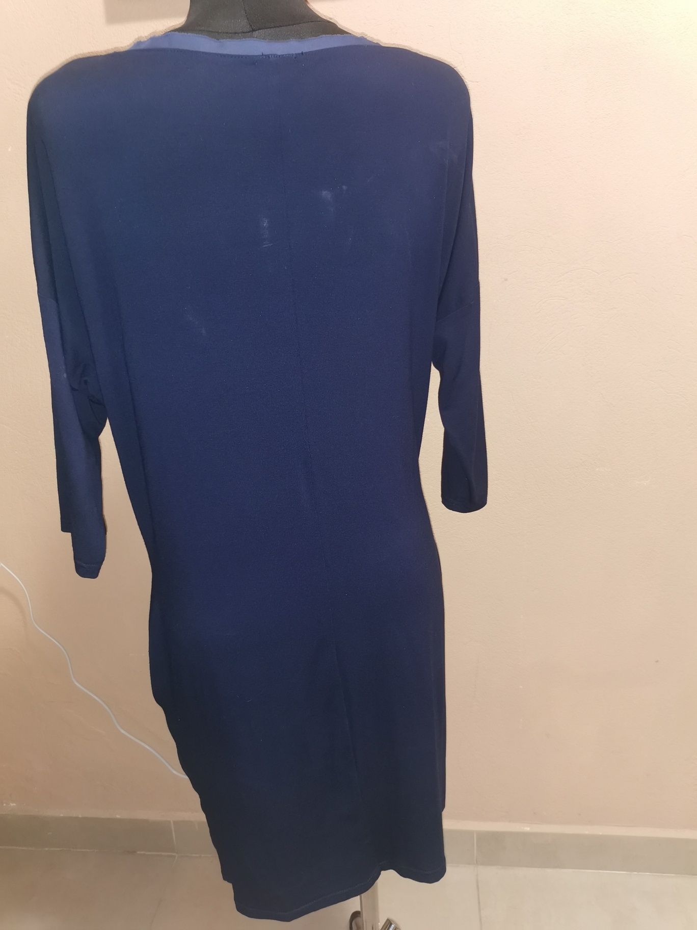 Granatowa dresowa sukienka zakrywającą niedoskonałości 36 38