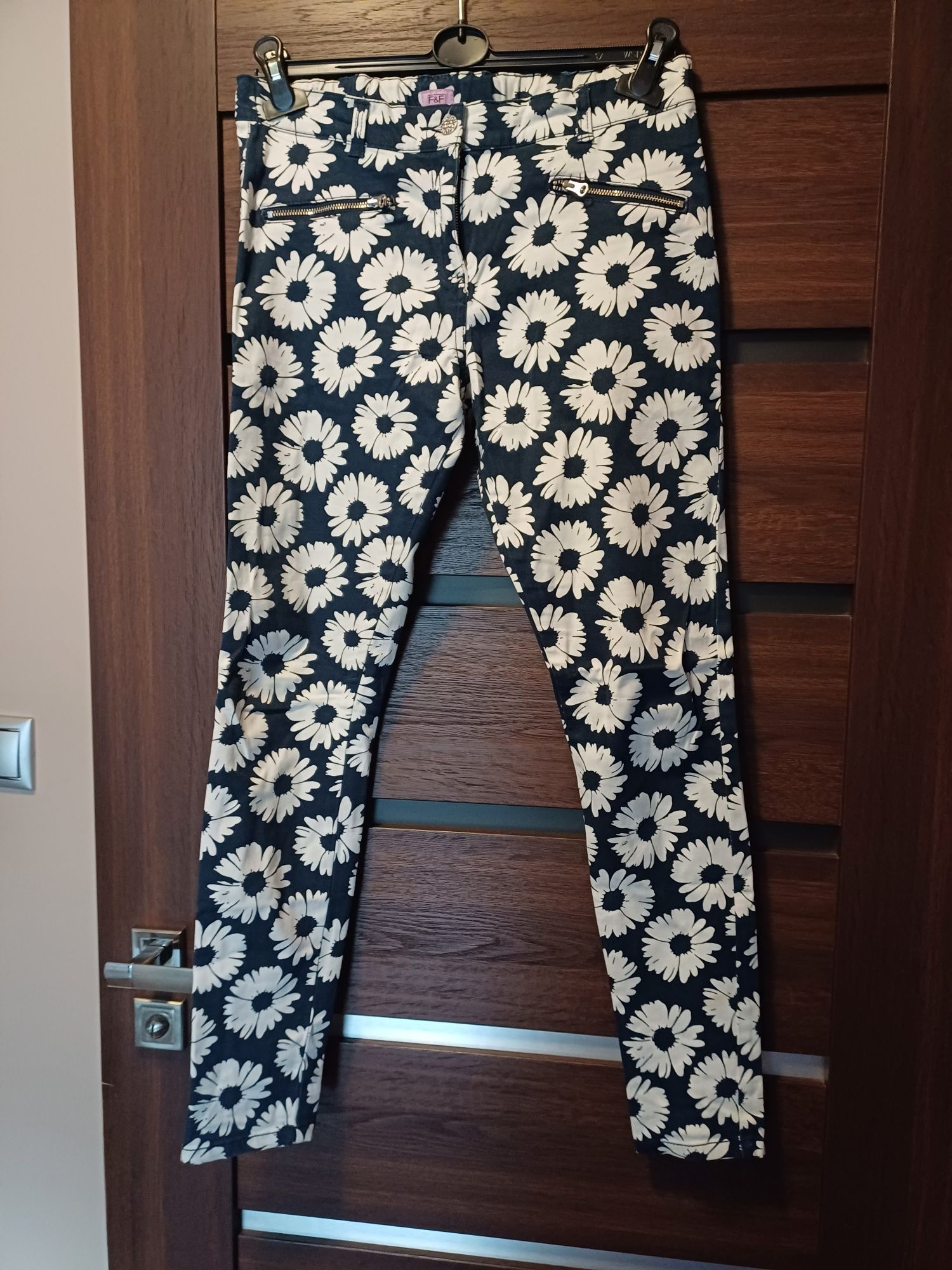 Spodnie kwiaty z regulacją w pasie