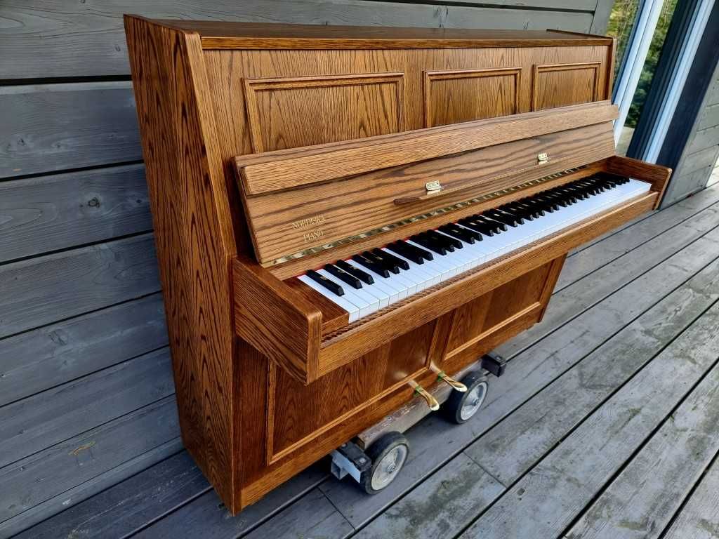 Pianino Nordiska Futura 2 DĘBOWE MAT 106cm 1979r RENNER