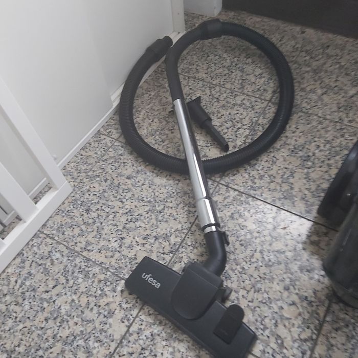 Aspirador Ufesa sem saco