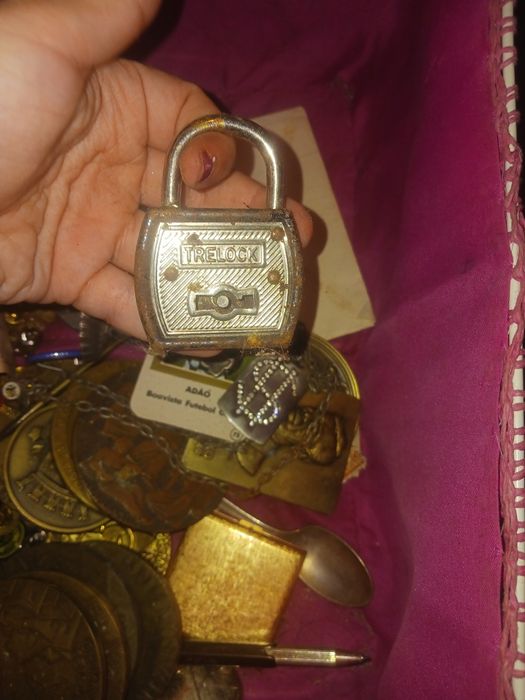 Cadeado antigo sem chave